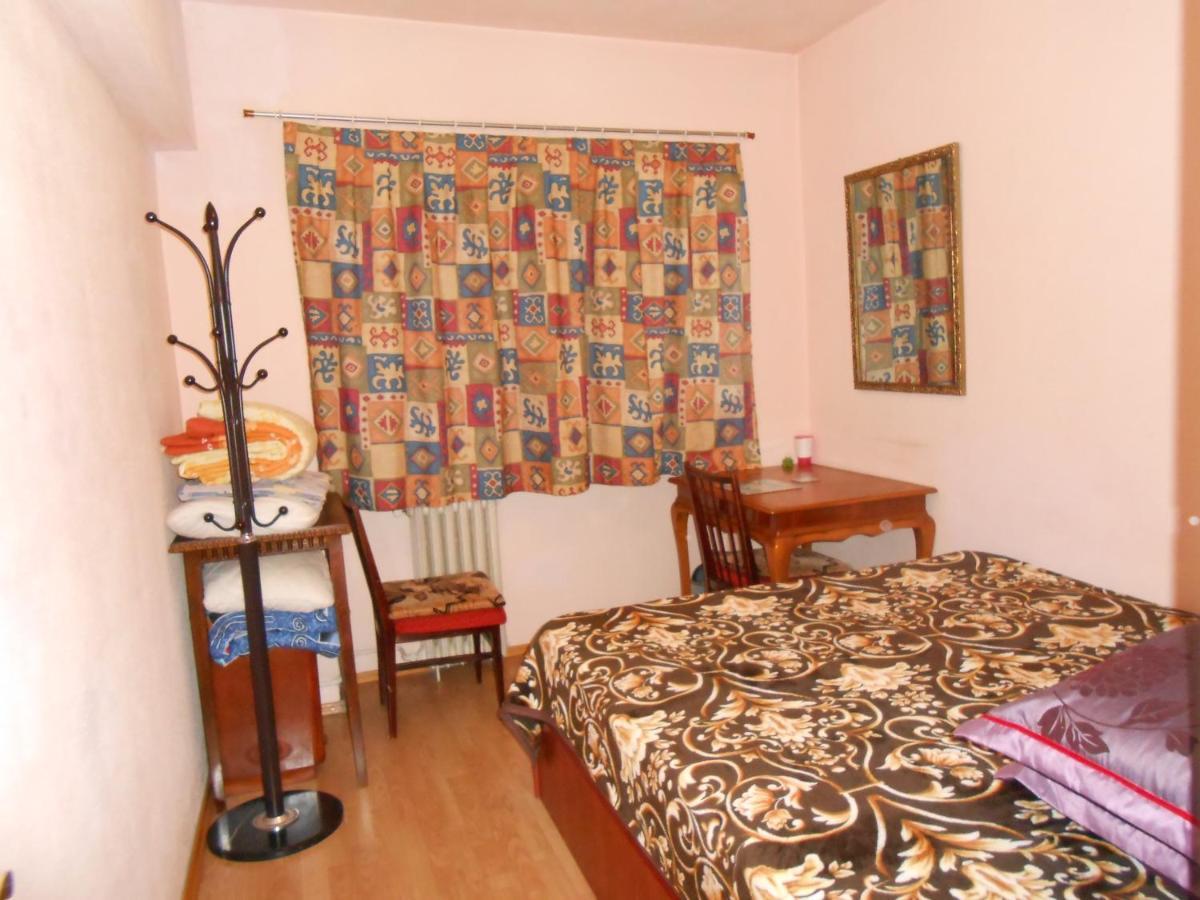 Host Tina Apartment Bukares Bagian luar foto