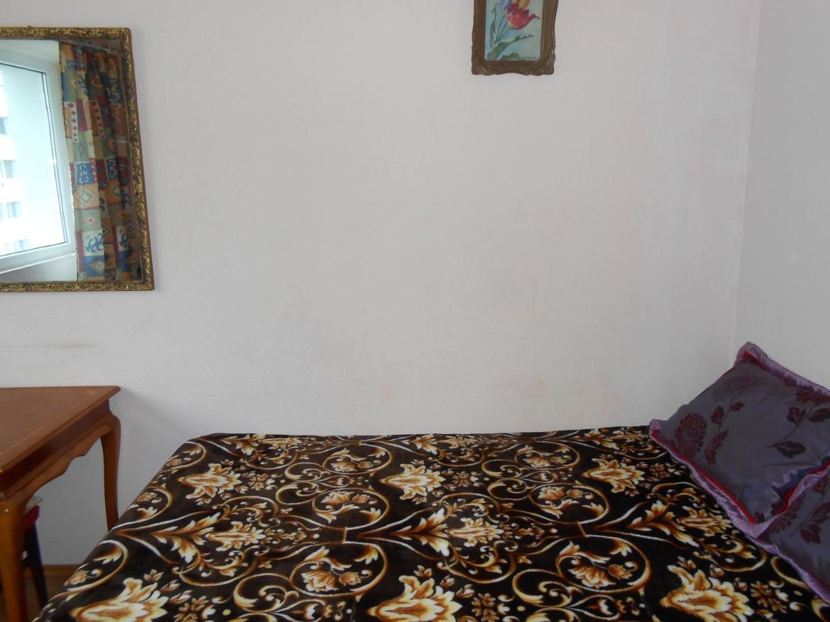 Host Tina Apartment Bukares Bagian luar foto