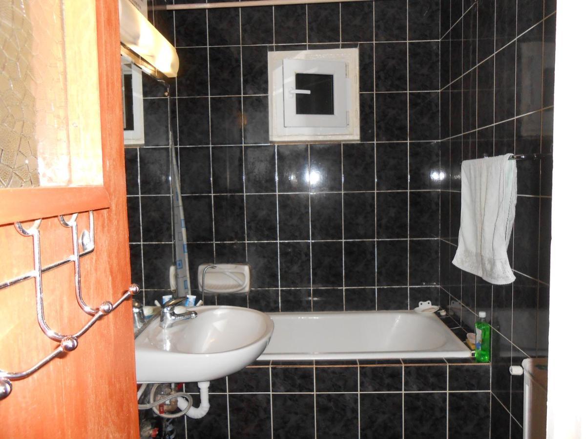 Host Tina Apartment Bukares Bagian luar foto